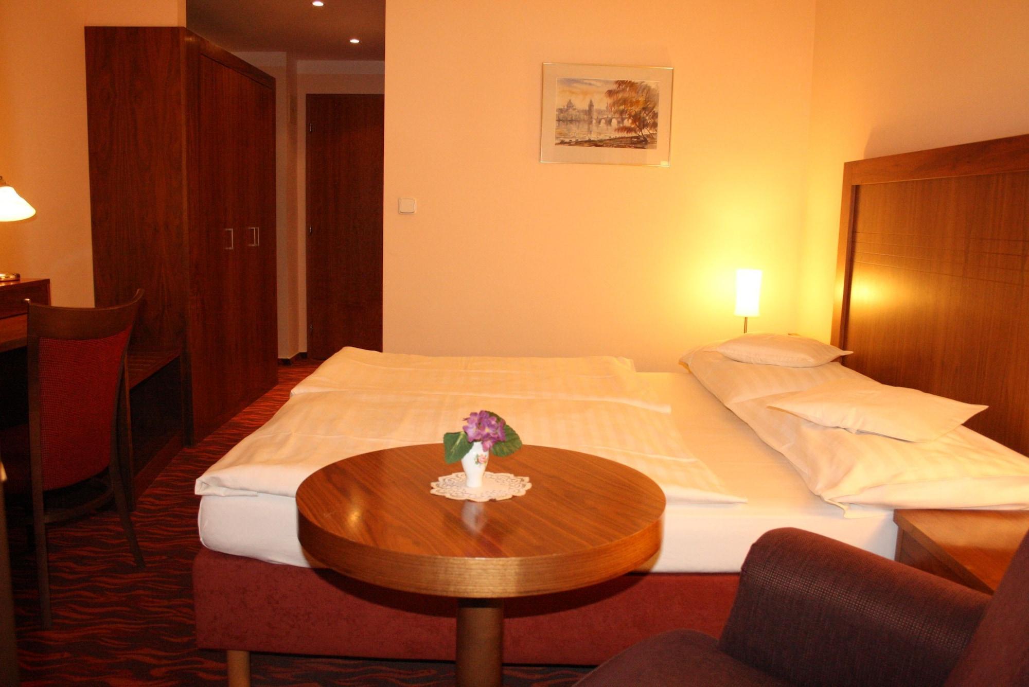 Monica 3* Prag